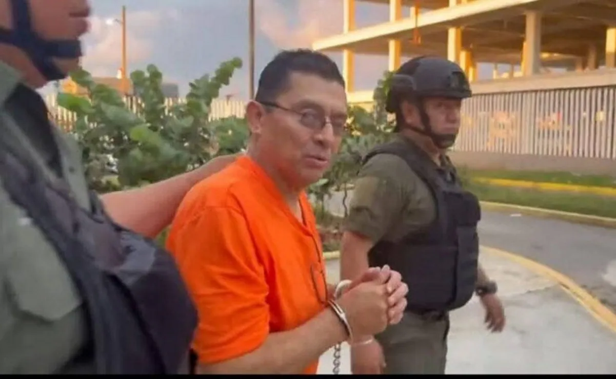 Artículo 19 condena prisión domiciliaria contra periodista en Veracruz; imágenes lo muestran esposado rumbo a audiencia