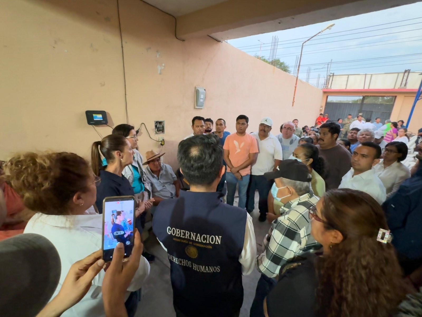 “Se atiende a todos”: Presidenta Claudia Sheinbaum visita a lesionados por accidente del Tren Interoceánico