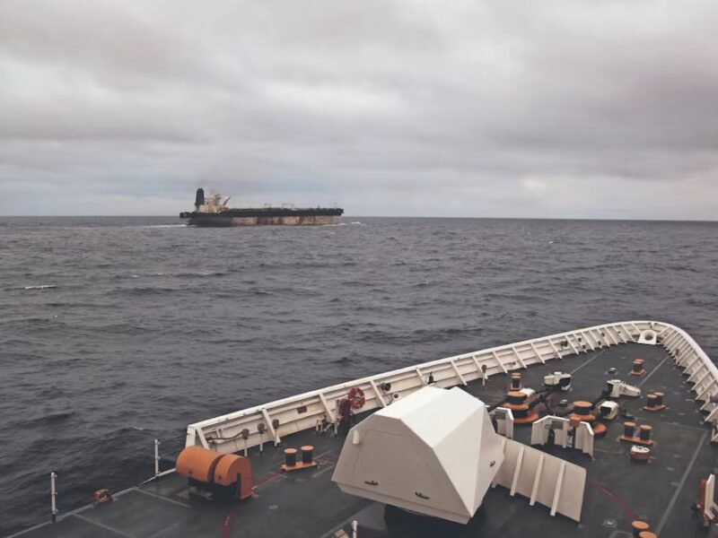 Trump sube la tensión; abre ahora frentes con Rusia y la UE