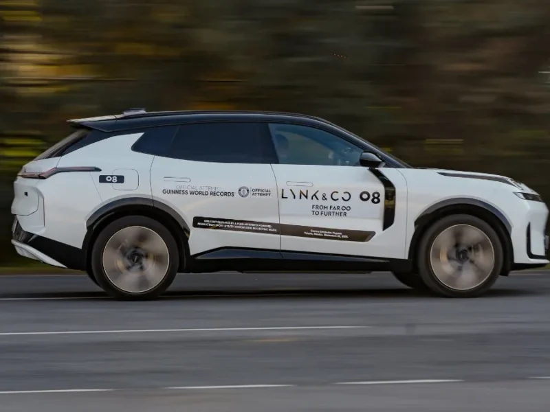 Camioneta china rompe Récord Guinness, al recorrer casi 300 kilómetros sin consumir una sola gota de gasolina