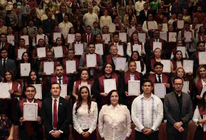 Entrega SEV constancias a 109 egresadas y egresados del Consorcio Clavijero