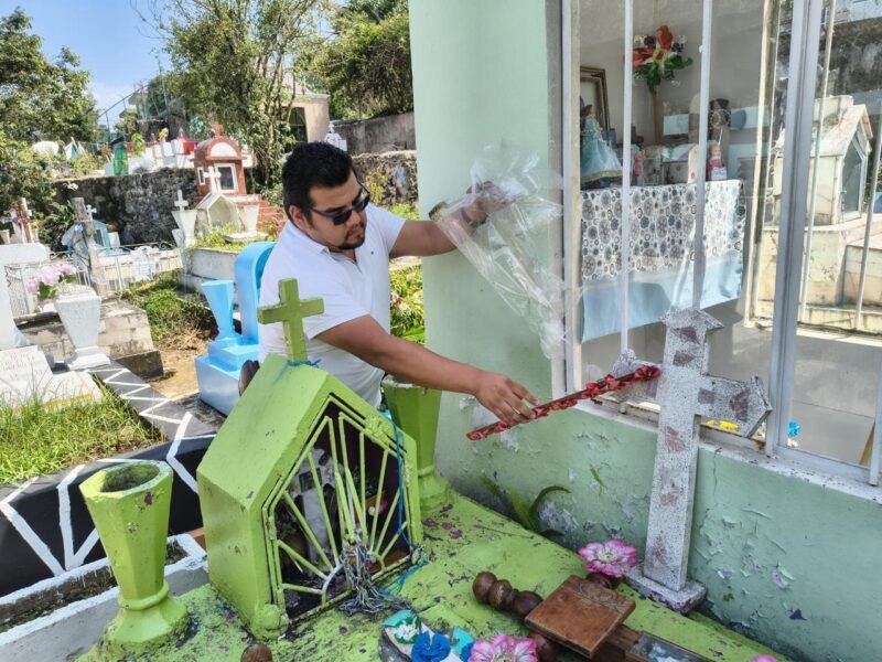Por temporada de lluvias, intensifica Salud Municipal acciones contra el dengue en panteones