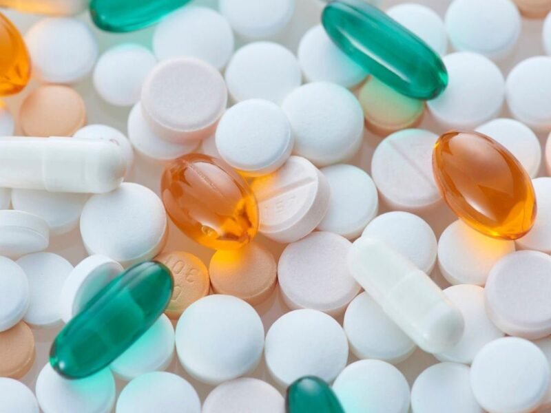Cofepris alerta por falsificación de medicamento contra el cáncer y bebidas alcohólicas