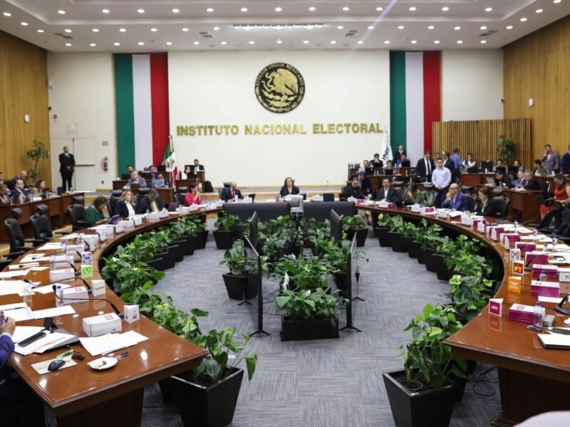 Designan a consejeros del INE para la nueva comisión que revisará candidaturas