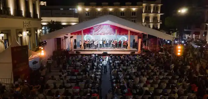 Gran Serenata Rondallera vivió Plaza Lerdo con Voces Universitarias, Zorzal y San Martín