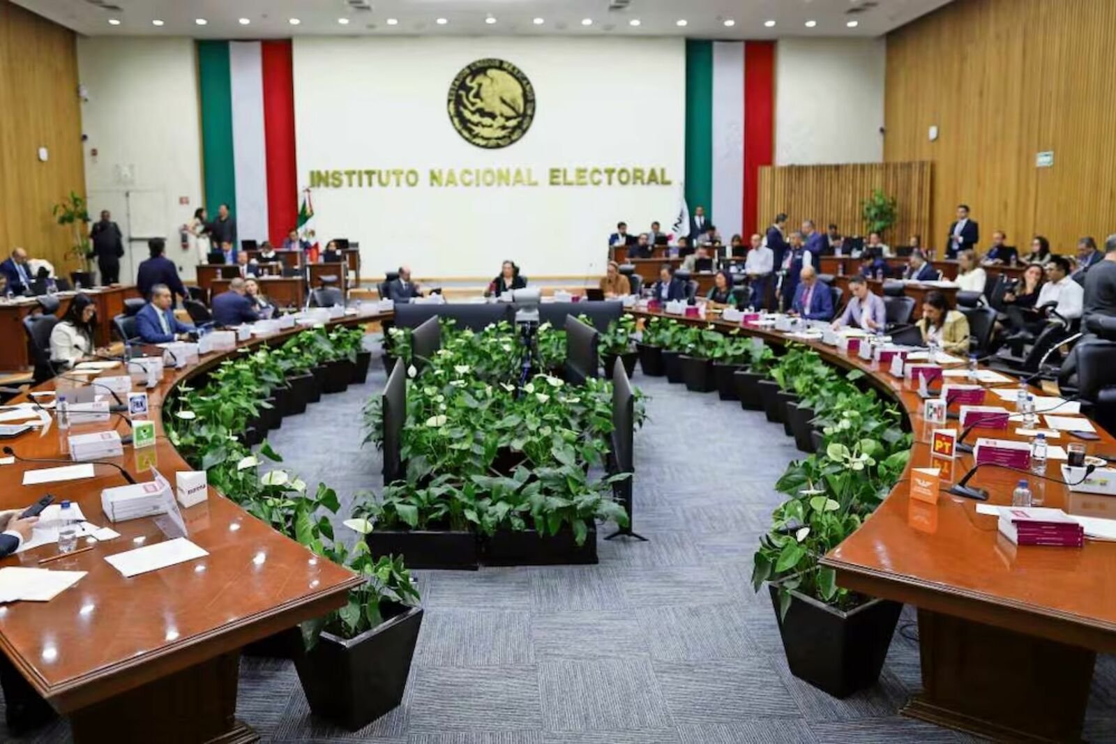 Taddei corre del INE a 836 profesionales en 6 meses; exconsejeros alertan afectaciones rumbo a elecciones 2027