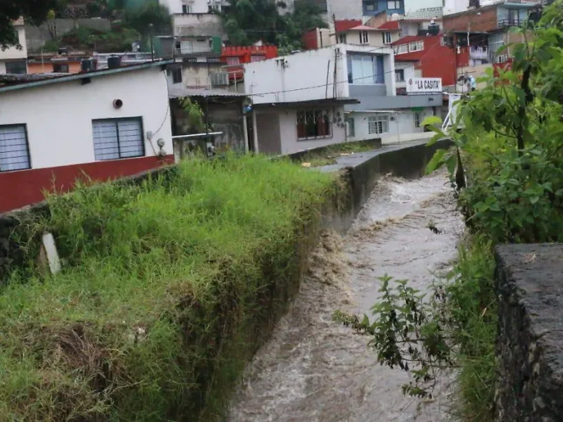 Activistas denuncian humedales y ríos convertidos en canales de concreto que agravan inundaciones