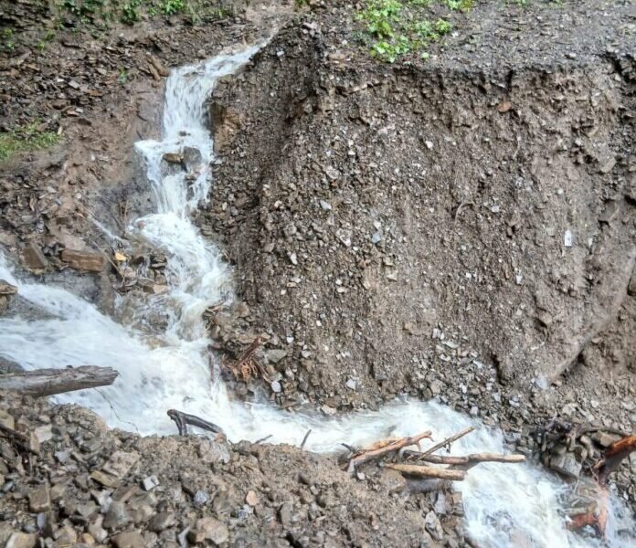 Colapsa puente provisional en Ilamatlán y quedan incomunicadas varias localidades