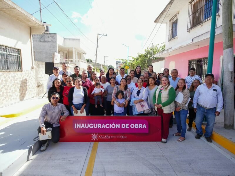 Autoridades municipales inauguran obra de pavimentación integral y ponen en marcha una más