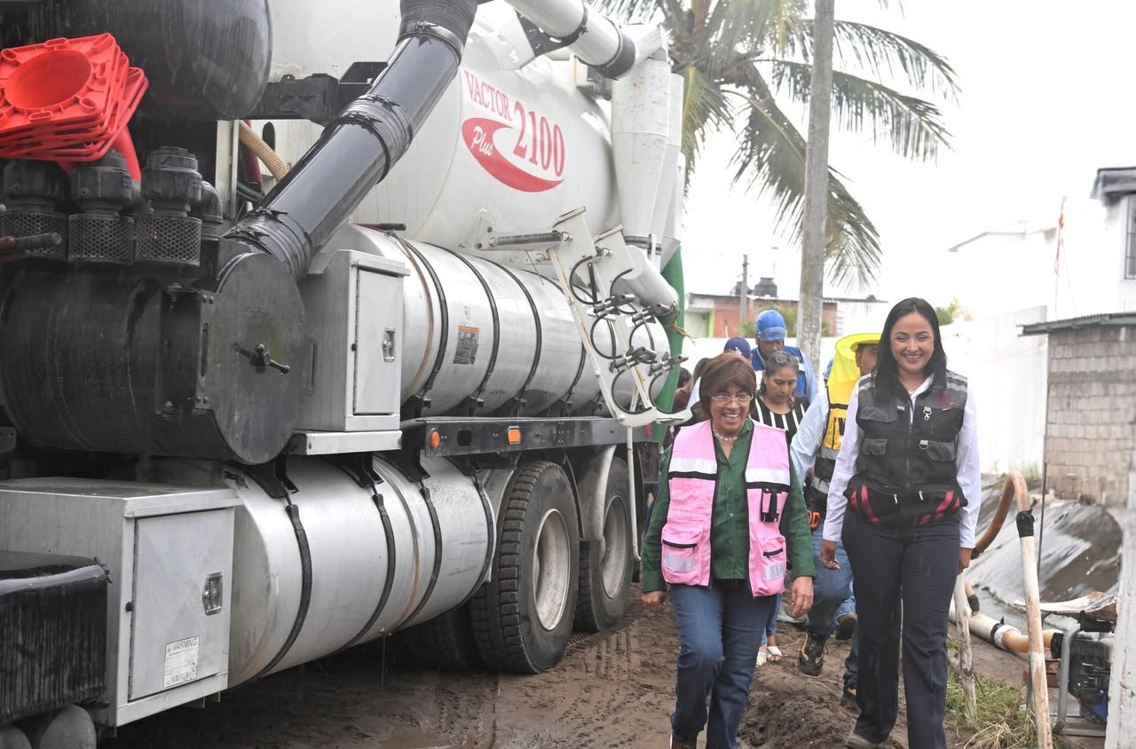 Supervisa Rosa María obras de rehabilitación del drenaje pluvial en El Coyol