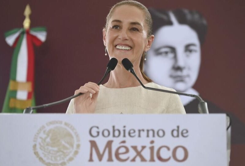 Plantea Sheinbaum reducir burocracia de sector salud; sistema necesita una revolución digital