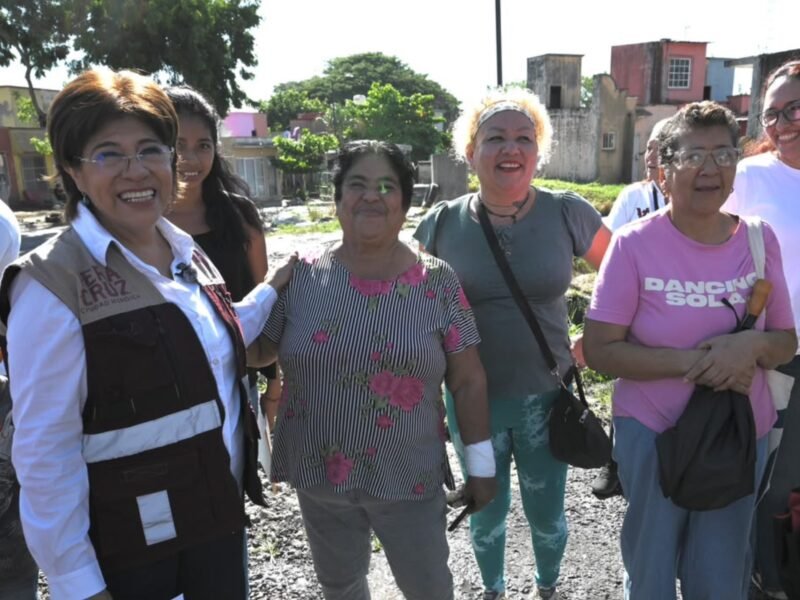 Rescata Rosa María vialidad de Palma Real afectada por fugas de agua que Grupo MAS no ha atendido